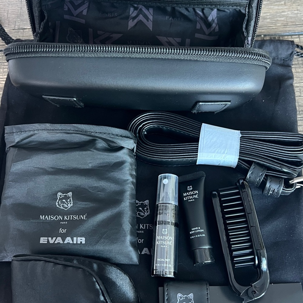 MAISON KITSUNE Black Laptop Amenity Bag - Picture 6 of 11